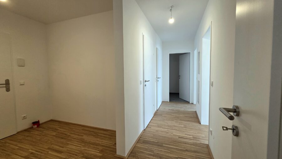 Viel Platz zum Wohlfühlen – helle 3 Zimmer Wohnung mit Loggia/Balkon - GWG_Sattledt_Top_A7_Vorraum