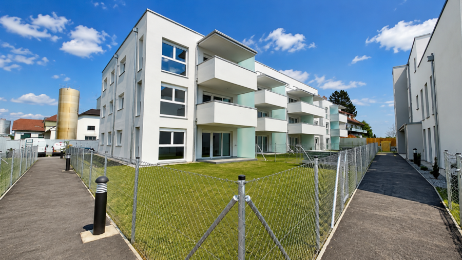 Zuhause mit Aussicht – moderne 4-Zimmer-Neubauwohnung in Sattledt - GWG_Sattledt_Aussenansicht_40