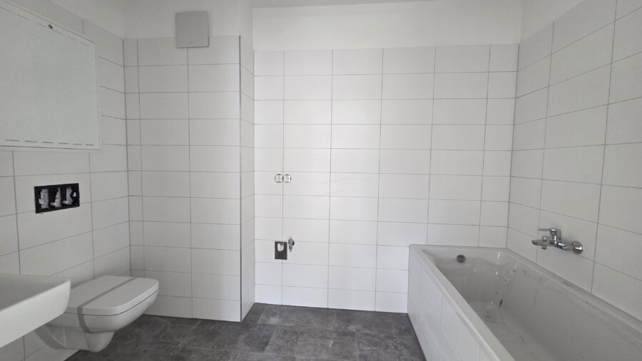 Erste eigene Wohnung in Micheldorf: 2 Zimmer mit Loggia und Tiefgarage - Badezimmer