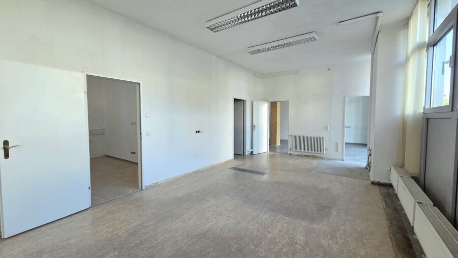 Vielseitige Gewerbefläche in Linz-Kleinmünchen – ideal für Studio, Praxis oder Schulung - 20260812_082258