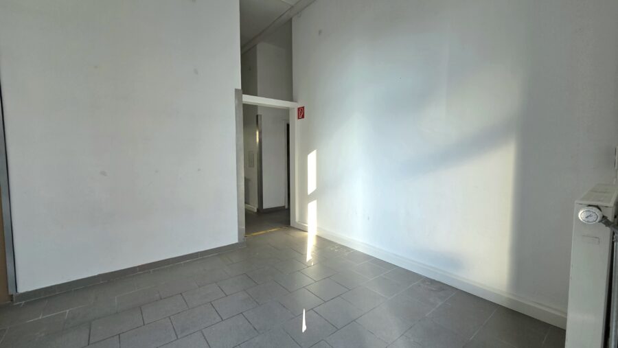 Vielseitige Gewerbefläche in Linz-Kleinmünchen – ideal für Studio, Praxis oder Schulung - 20260812_082103