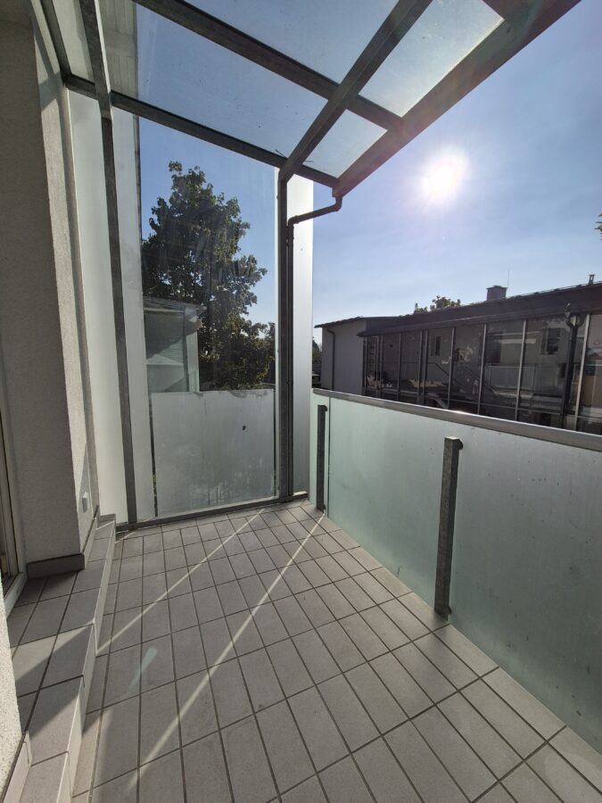 2-Zimmer-Wohnung mit Loggia und separater Küche - 20260915_Loggia
