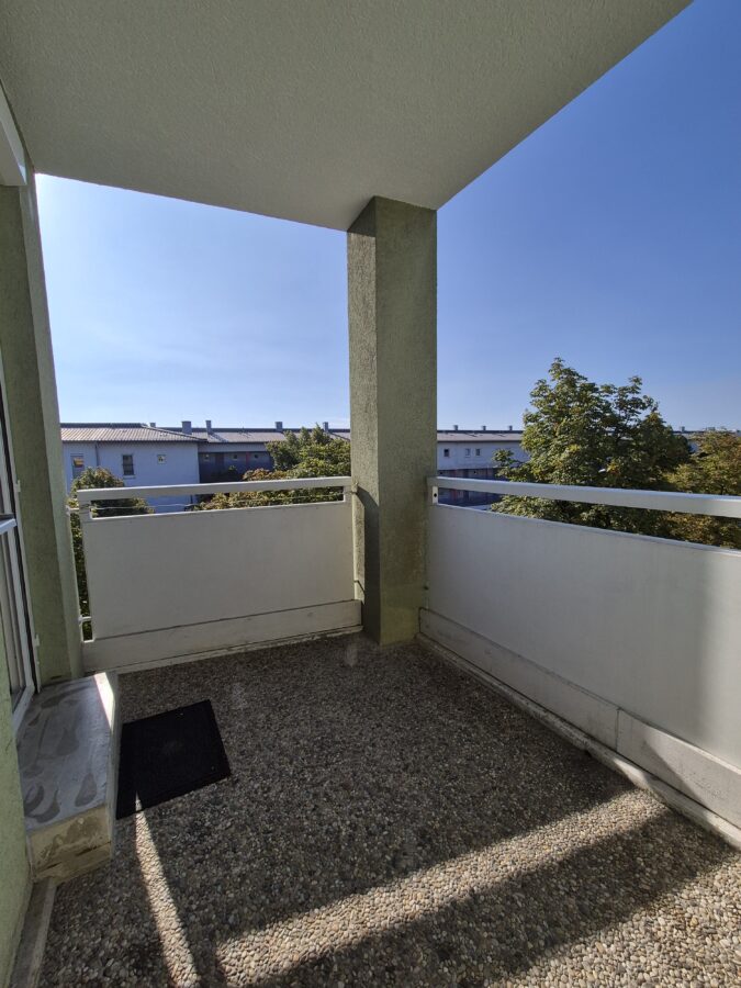 Geräumiges Zuhause mit 3 Zimmern und Loggia - 20260915_Loggia