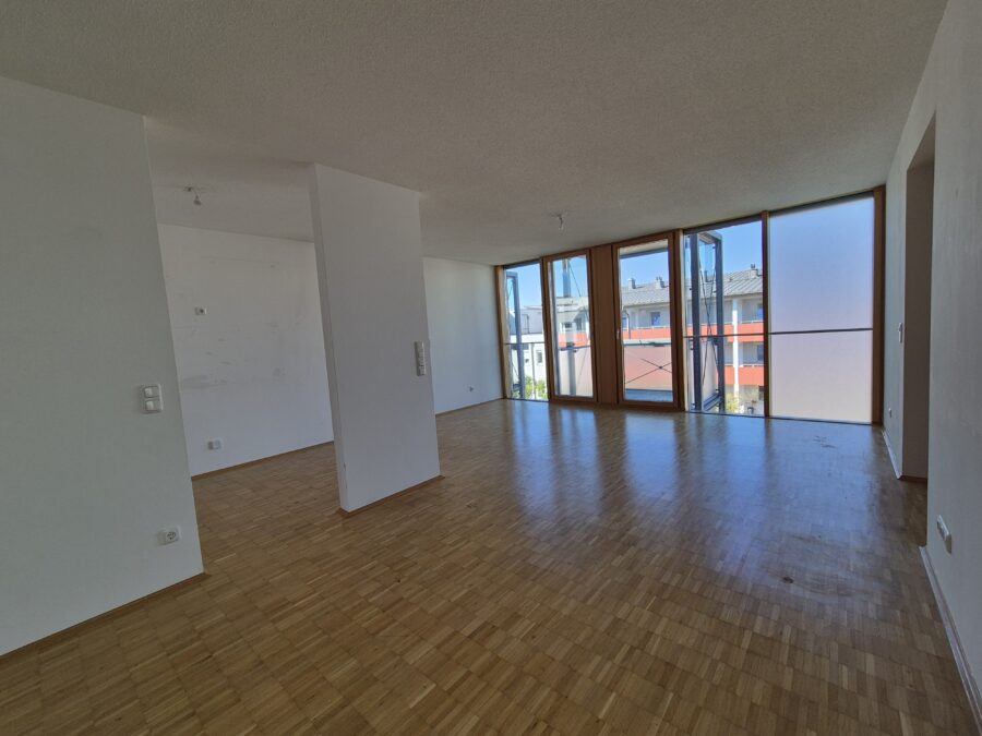 3-Raum-Wohnung im obersten Geschoß mit gemütlicher Loggia (Linz / Pichling) - 20260915_Wohnküche