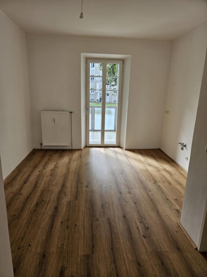 2-Zimmer-Wohnung mit großzügigem Küchenbereich - Küche