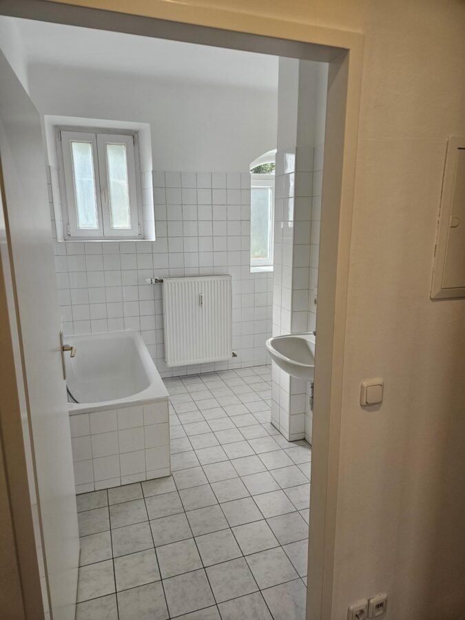 2-Zimmer-Wohnung mit großzügigem Küchenbereich - Badezimmer