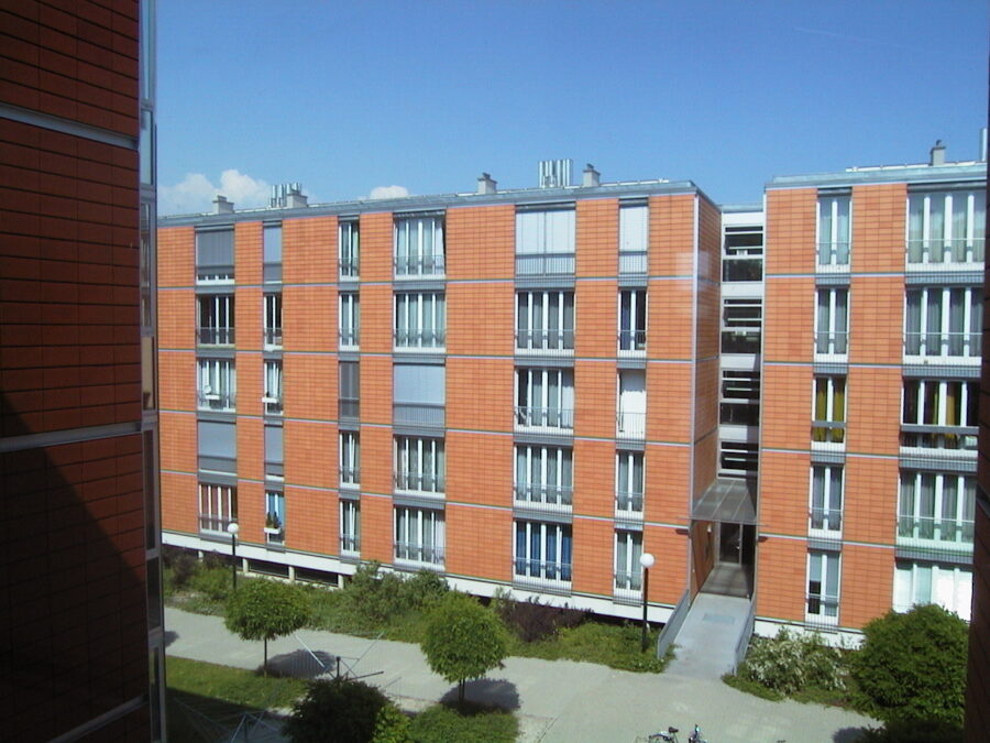 3-Zimmer-Wohnung mit Loggia und eigenem PKW-Abstellplatz *Krankenhausviertel* - Fassade