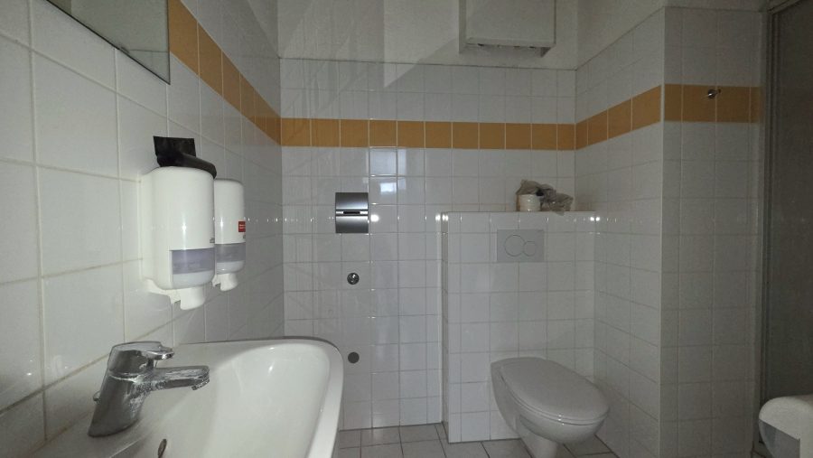 Vielseitige Gewerbefläche in Linz-Kleinmünchen – ideal für Studio, Praxis oder Schulung - 20260812_082153